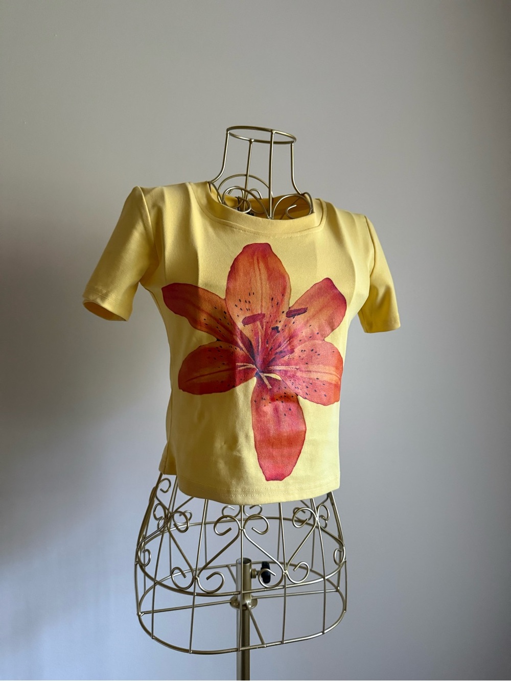 Yellow lily womens cropped Graphic Tee
